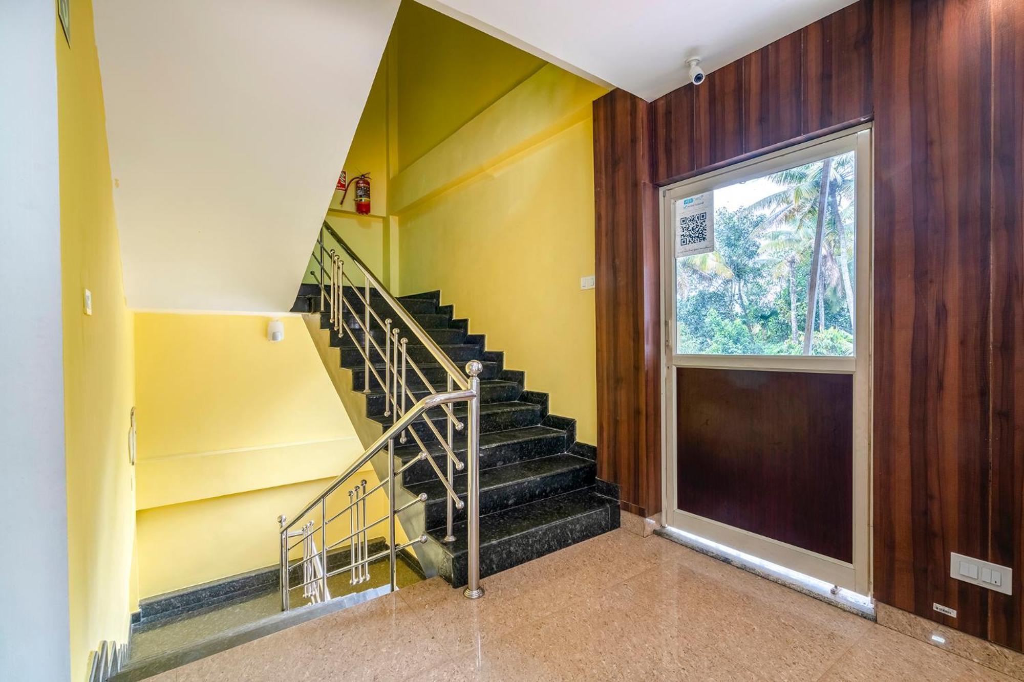 Fabhotel Abrigo Residency Anaviratty Exterior photo